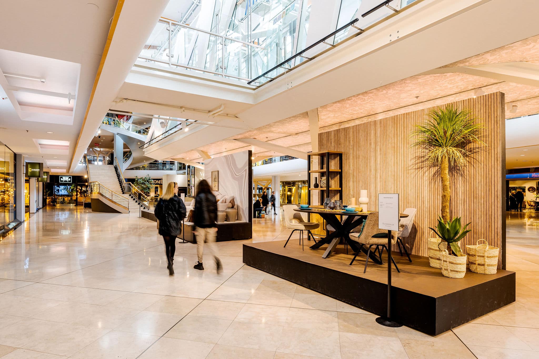 20230325 WoonmallAlexandrium JoniIsraeli 050 ER5 2190